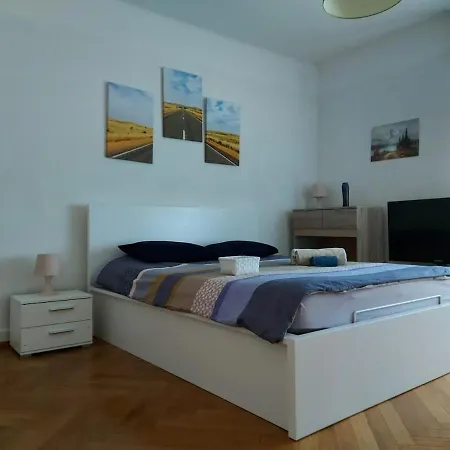 4 Minutes From Train Station Lausanne
