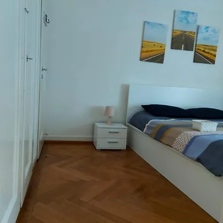 4 Minutes From Train Station Lausanne