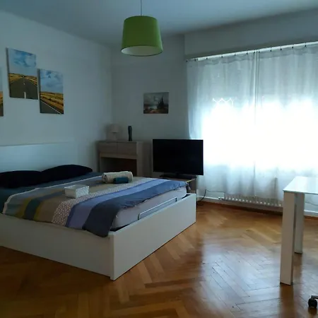 Apartment 4 Minutes From Train Station