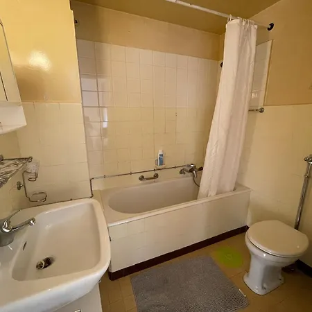 4 Minutes From Train Station *