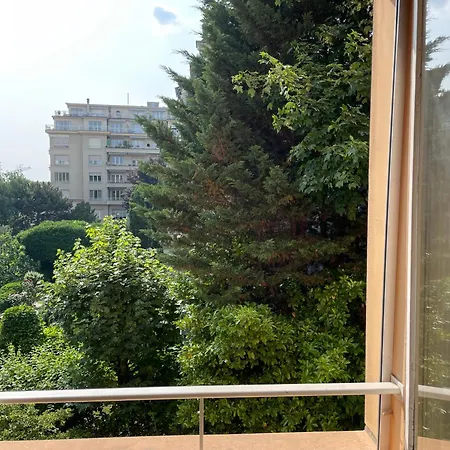 4 Minutes From Train Station Appartement