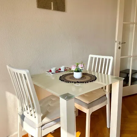 Apartment 4 Minutes From Train Station